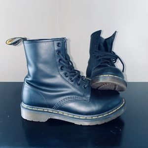 1460 Women’s Smooth Leather Doc Marten Boots